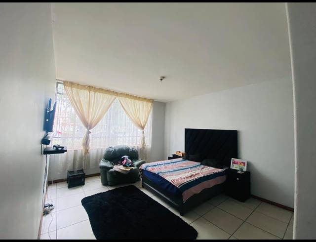 2 BEDROOM FLAT FOR SALE IN VEREENIGING CENTRAL